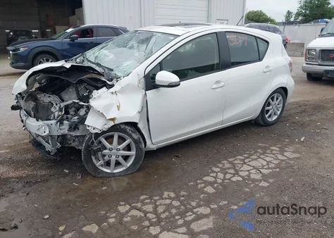 2012 Toyota Prius C Three из США, поврежденный, VIN JTDKDTB30C1009110